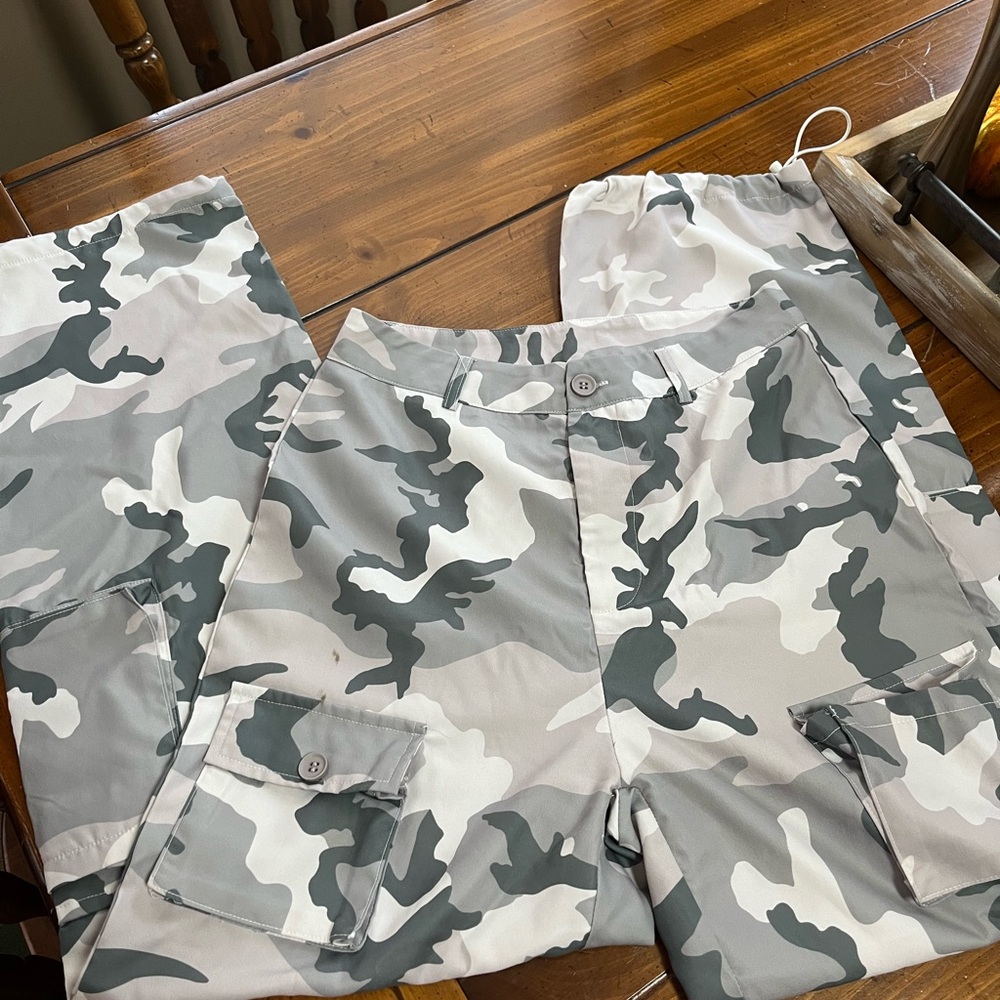 Y2K Aesthetic SHEIN Arctic Camo Cargo Pants Size Small - EUC